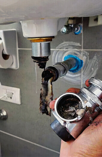 https://blockeddrainswangara.com.au/uploads/2025/07/blocked-sink-36737.jpg
